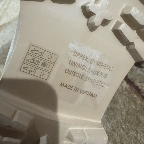 J. Crew Synthetic Upper Lug-Sole Chelsea Boots Round Toe Natural Size 9.5 NWOB - Picture 12 of 12